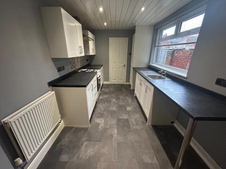 3 bedroom Terraced House to let in Lovett Street, Grimsby, DN35