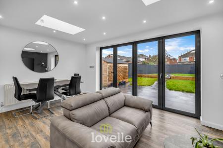 3 bedroom Semi-detached house for sale in Danesfield Avenue, Waltham, DN37