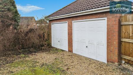 2 bedroom Semi-detached bungalow for sale in Carters Garth Close, Grainthorpe, LN11