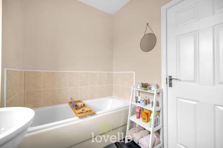 4 bedroom Detached house for sale in Kristen Turton Close, Holton-le-Clay, DN36