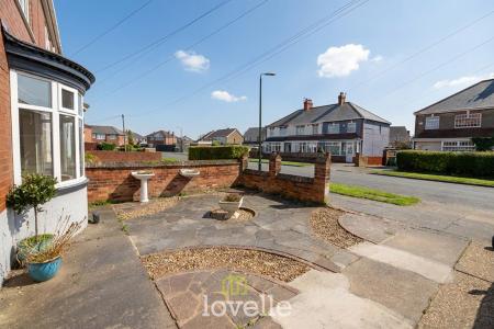 3 bedroom Semi-detached house for sale in Shaftesbury Avenue, Grimsby, DN34