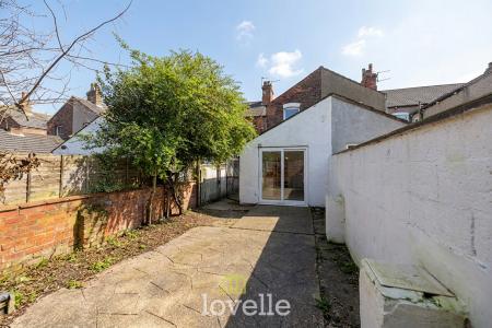 3 bedroom Terraced House for sale in Legsby Avenue, Grimsby, DN32