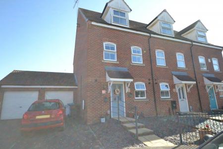 3 bedroom End of terrace house for sale in Attringham Park, Kingswood, Hull, HU7