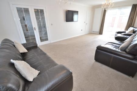 5 bedroom Detached house for sale in Runnymede Avenue, Kingswood, Hull, HU7