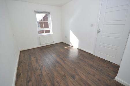 2 bedroom Terraced House for sale in Runnymede Lane, Kingswood, Hull, HU7
