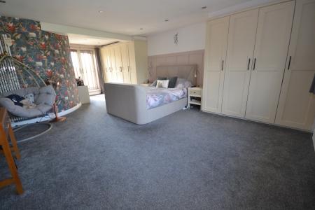 5 bedroom Detached house for sale in St Nicholas Gate, Hedon, HU12