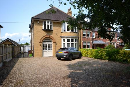4 bedroom Detached house for sale in Beverley Road, Hull, HU6