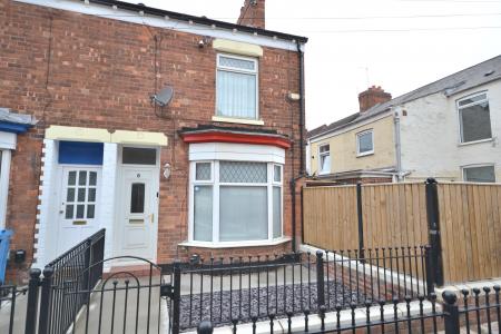 3 bedroom End of terrace house for sale in Northfield Villas, Hull, HU9