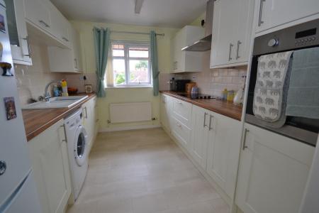 2 bedroom Flat for sale in St Georges Walk, Hull, HU9