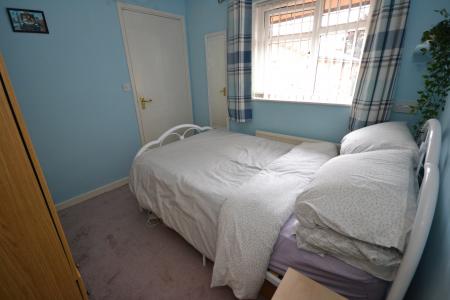 2 bedroom Flat for sale in St Georges Walk, Hull, HU9