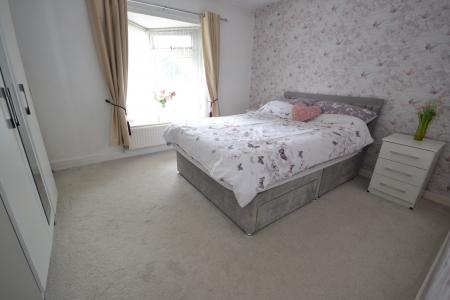 2 bedroom Flat for sale in St Georges Walk, Hull, HU9