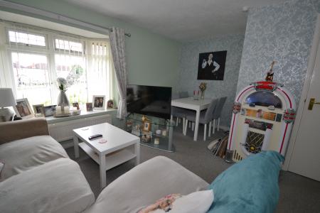 2 bedroom Flat for sale in St Georges Walk, Hull, HU9