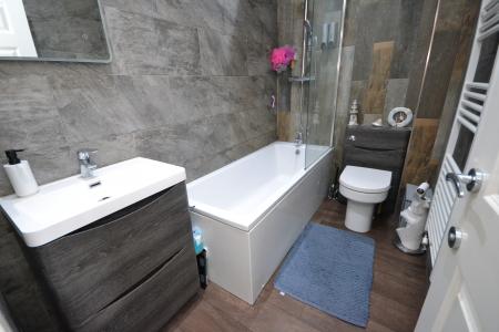 3 bedroom Semi-detached house to let in Grosvenor Road, Kingswood, Hull, HU7