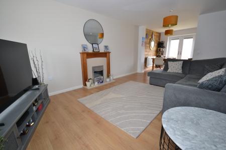 3 bedroom Semi-detached house to let in Grosvenor Road, Kingswood, Hull, HU7