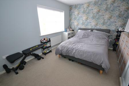 3 bedroom Semi-detached house to let in Grosvenor Road, Kingswood, Hull, HU7