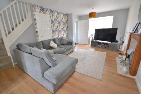 3 bedroom Semi-detached house to let in Grosvenor Road, Kingswood, Hull, HU7