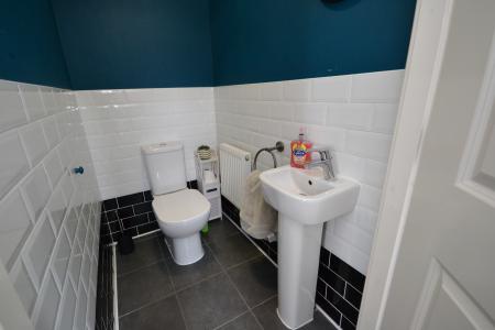 3 bedroom Semi-detached house to let in Grosvenor Road, Kingswood, Hull, HU7