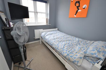 3 bedroom Semi-detached house to let in Grosvenor Road, Kingswood, Hull, HU7