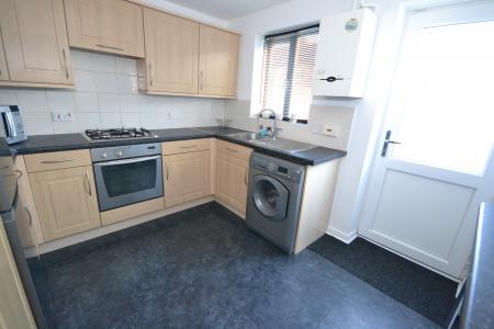 2 bedroom Semi-detached house to let in Hayton Grove, Hull, HU4