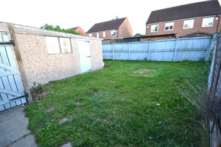 2 bedroom Semi-detached house to let in Hayton Grove, Hull, HU4