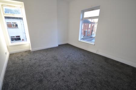 2 bedroom Terraced House to let in Park Grove, Hull, HU9