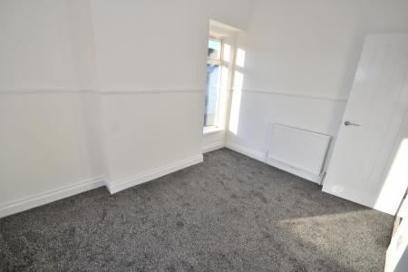 2 bedroom Terraced House to let in Park Grove, Hull, HU9