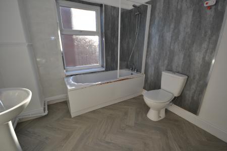 2 bedroom Terraced House to let in Park Grove, Hull, HU9