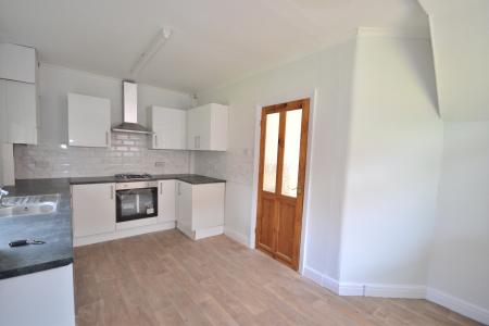 2 bedroom Semi-detached house to let in Glebe Road, Hull, HU7