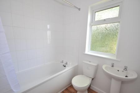 2 bedroom Semi-detached house to let in Glebe Road, Hull, HU7