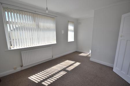 2 bedroom Semi-detached house to let in Glebe Road, Hull, HU7