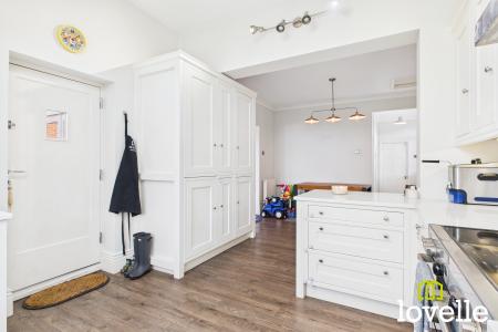 4 bedroom Detached house for sale in Beverley Road, Kingston upon Hull, HU6