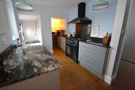 2 bedroom Semi-detached house for sale in East End Road, Kingston upon Hull, HU12