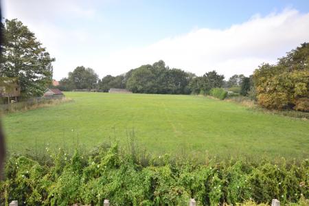 2 bedroom Semi-detached house for sale in East End Road, Kingston upon Hull, HU12