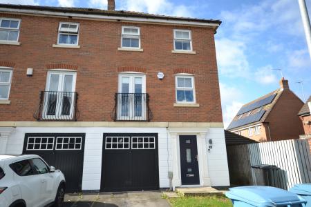 4 bedroom Semi-detached house for sale in Hornscroft Park, Kingston upon Hull, HU7