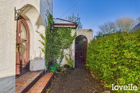 3 bedroom Semi-detached house for sale in Maytree Avenue, Kingston upon Hull, HU8