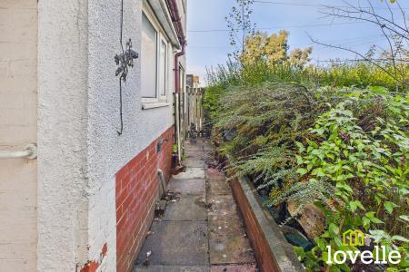 3 bedroom Semi-detached house for sale in Maytree Avenue, Kingston upon Hull, HU8