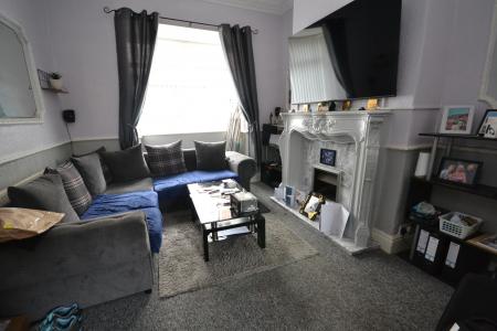2 bedroom Terraced House for sale in Nepean Grove, Kingston upon Hull, HU3