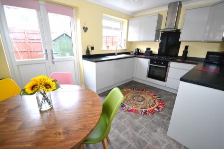 2 bedroom Semi-detached house for sale in Strawberry Gardens, Hull, HU9