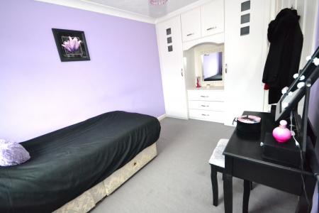 2 bedroom Semi-detached house for sale in Strawberry Gardens, Hull, HU9