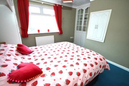 2 bedroom Semi-detached house for sale in Strawberry Gardens, Hull, HU9