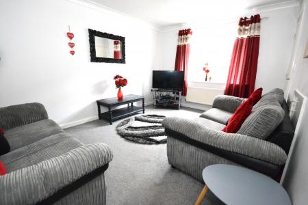 2 bedroom Semi-detached house for sale in Strawberry Gardens, Hull, HU9