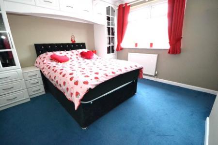 2 bedroom Semi-detached house for sale in Strawberry Gardens, Hull, HU9