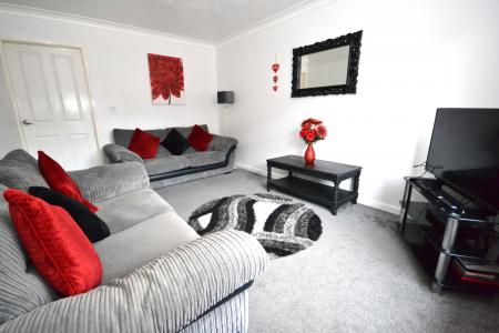 2 bedroom Semi-detached house for sale in Strawberry Gardens, Hull, HU9