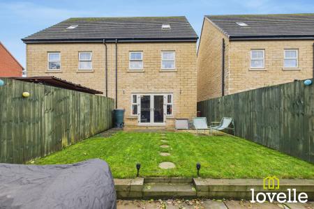 4 bedroom Semi-detached house for sale in Frances Brady Way, Kingston upon Hull, HU9