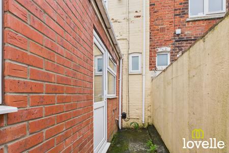 2 bedroom Terraced House to let in Belle-Vue, Middleburg Street, Hull, HU9