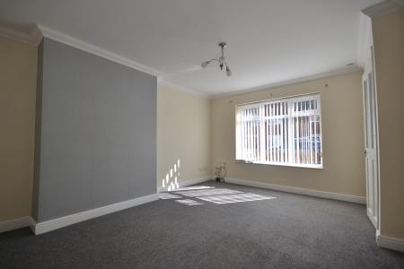 3 bedroom Terraced House to let in Stratton Close, Hull, HU8
