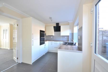 3 bedroom Terraced House to let in Stratton Close, Hull, HU8