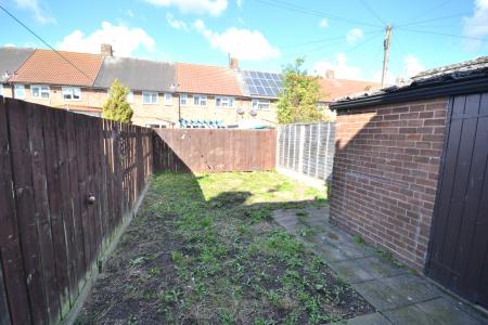 3 bedroom Terraced House to let in Stratton Close, Hull, HU8