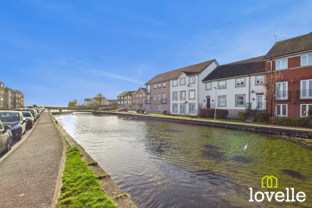 2 bedroom Flat to let in Plimsoll Way, Victoria Dock, Hull, HU9