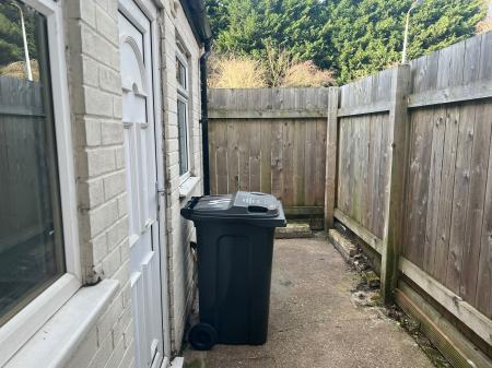 2 bedroom Terraced House to let in Chestnut Avenue, Montrose Street, Hull, HU8